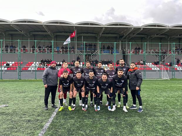 Tribün önünde takım